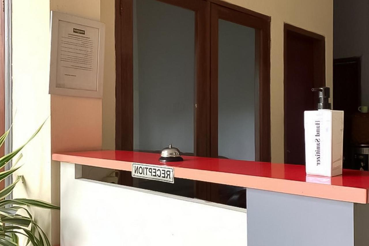 Kemang Place Near Lippo Mall Kemang Mitra Reddoorz Jakarta